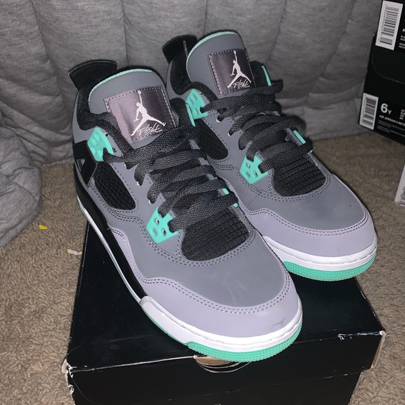 Jordan 4 Green Glow Size 5.5Y - Picture 5 of 6
